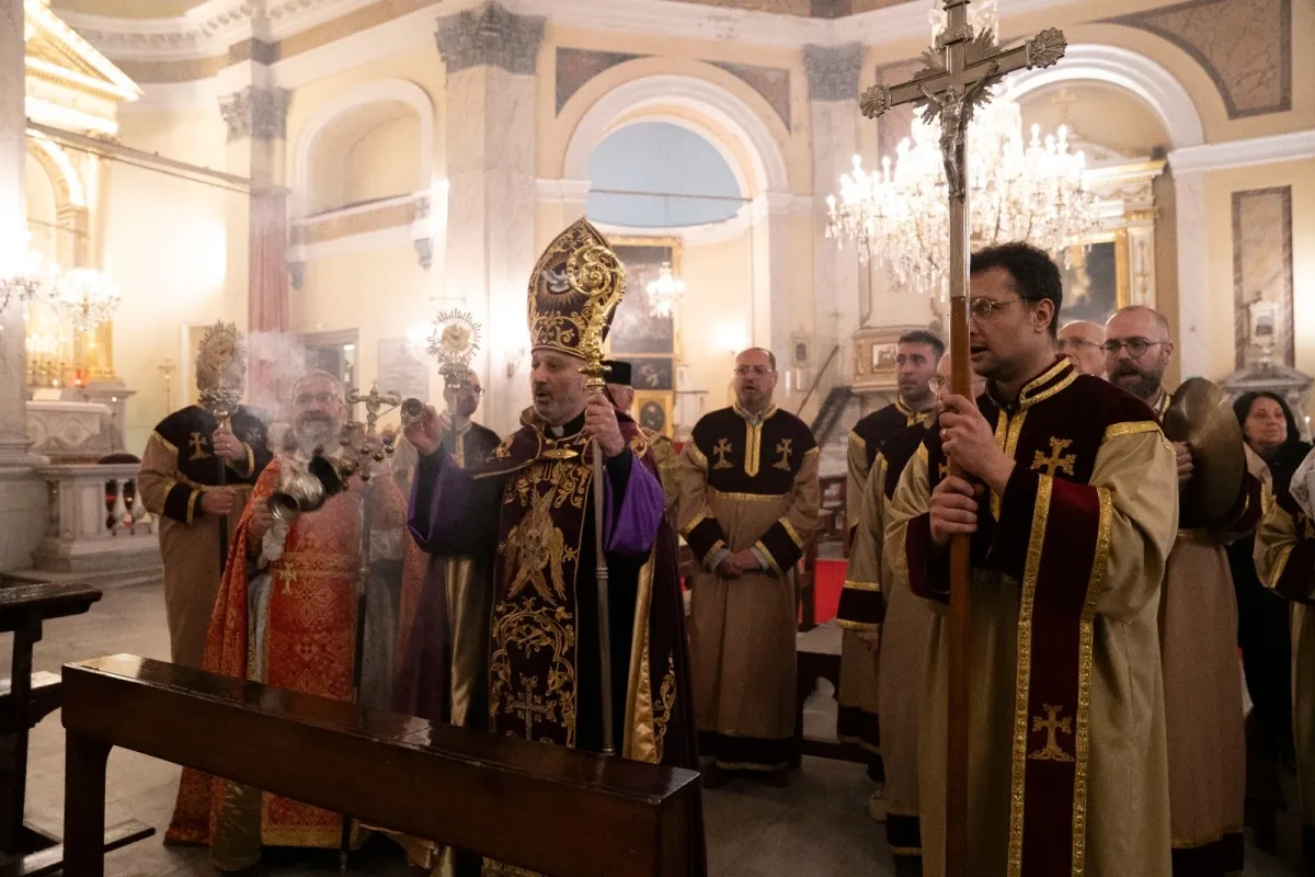 Սուրբ Յովհան Ոսկեփերան Եկեղեցւոյ մէջ Ճրագալոյցի Սուրբ Պատարագը