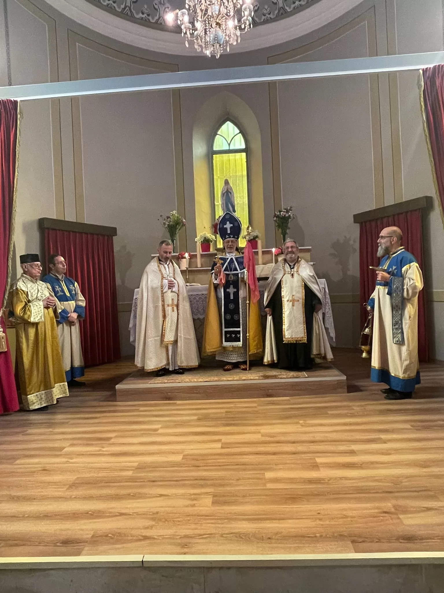 Թարապիայի, Սուրբ Անտոն եկեղեցւոյ մէջ Սուրբ Պատարագ